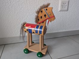 Rössli Hü, Holzpferd auf Rädern, Vintage Spielzeug