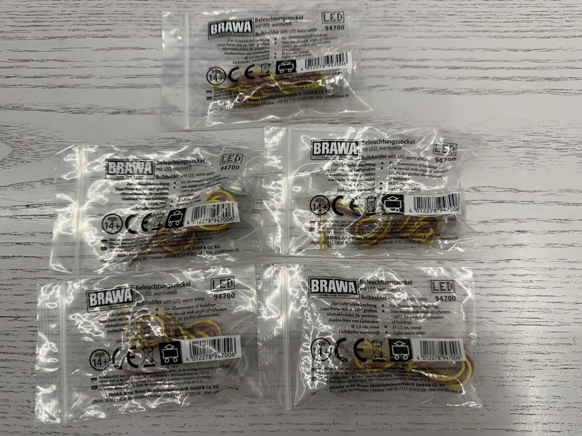 Brawa Modelleisenbahnen: Brawa 5x LED Beleuchtungssockel warmweiss – Neu und originalverpackt aus Lupsingen von New-Haven