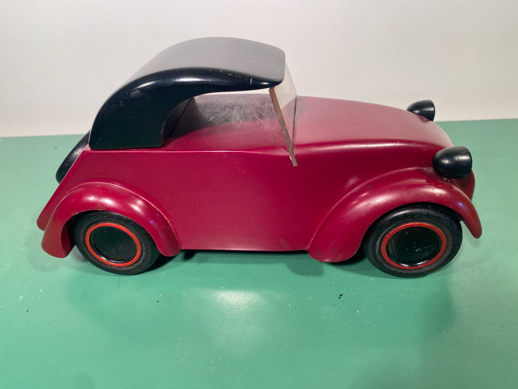 Vilac Giocattoli: Vilac 2CV Holzauto Döschwo 30cm Aroutcheff – Usato da Bern venduto da ToysPlusVintage