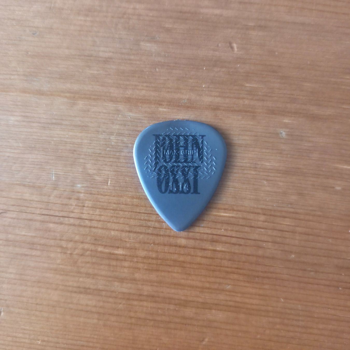 Musikinstrumente: Johnossi Plektrum Pick – Gebraucht aus Zürich von Wickeddude