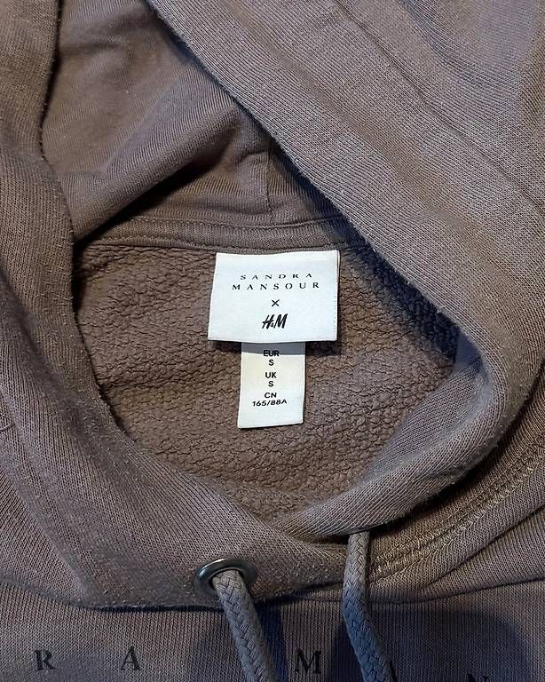 Pullover & Sweatshirts: Light brown Pullover with SANDRA MANSOUR on it – Gebraucht aus Langnau i. E. von 2ndhand.flohmi 1