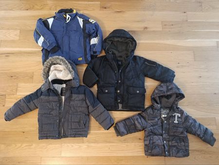 4 Kinder Winterjacken Set 104/110Jungen akzeptabler Zustand