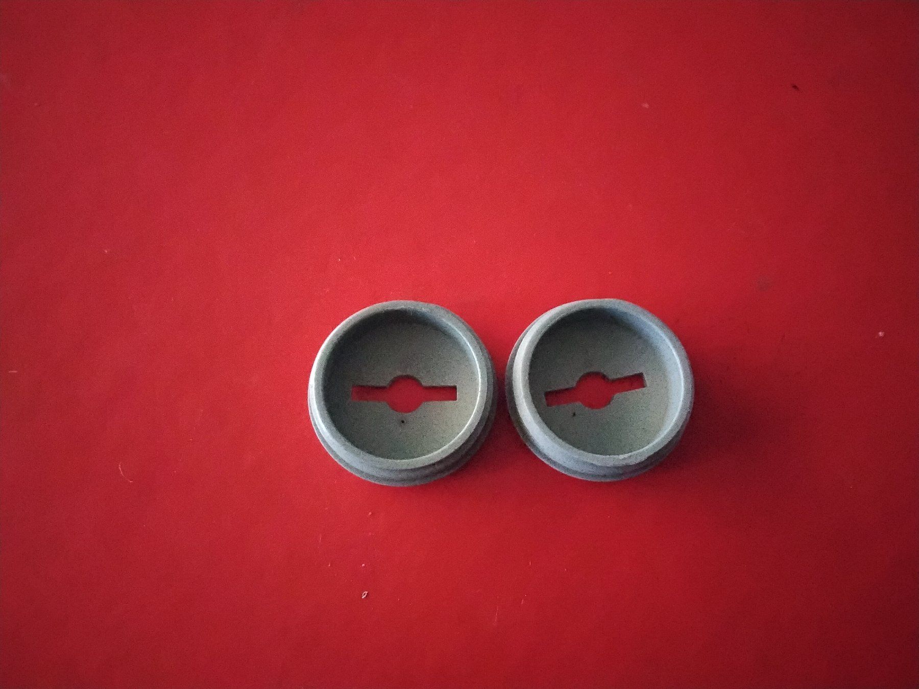 Pièces détachées: Suginio Kurbelkappen/Kurbelabdeckung mit Gewinde – Neuf (Voir description) à Lohn-Ammannsegg par analogis 1