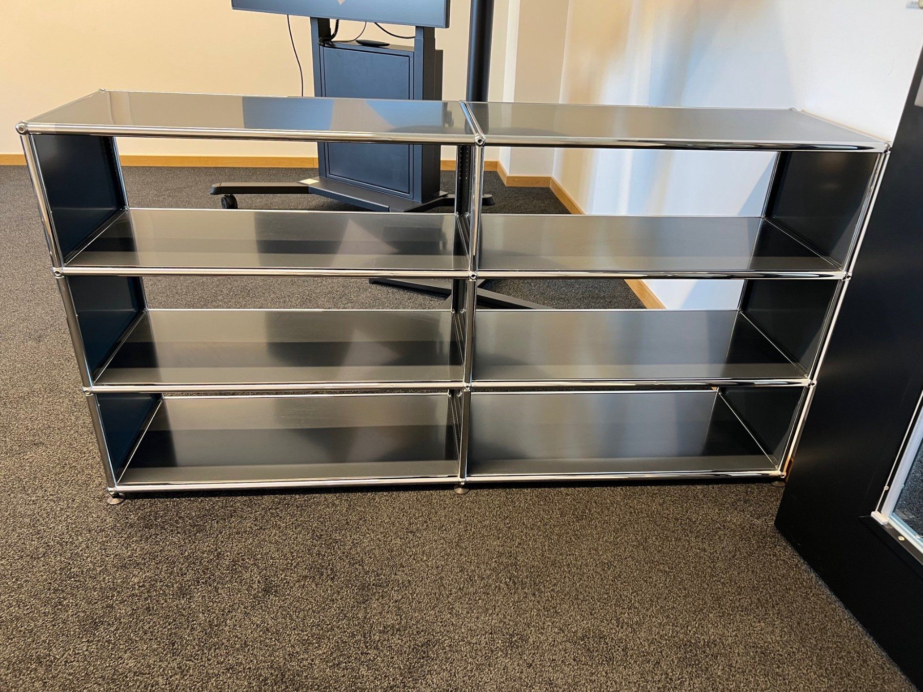 USM Scaffali: USM Haller Sideboard ohne Rückwand Anthrazit – Usato da Winterthur venduto da FabioReyes 1