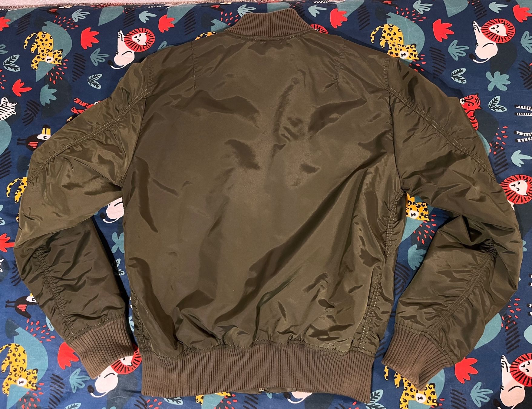 Alpha Industries Jacken: Alpha Industries Bomber Jacket – Gebraucht aus Lausanne von Davde92 1