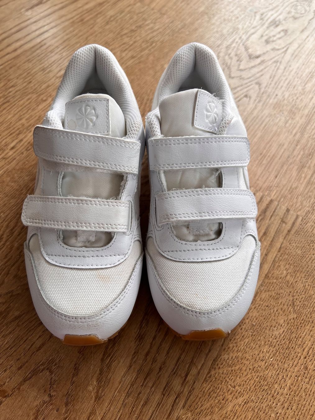 Nike Scarpe da uomo: Baskets blanches Nike enfant, fermeture scratch, taille 3... – Usato da Brügg BE venduto da jenny2007 1
