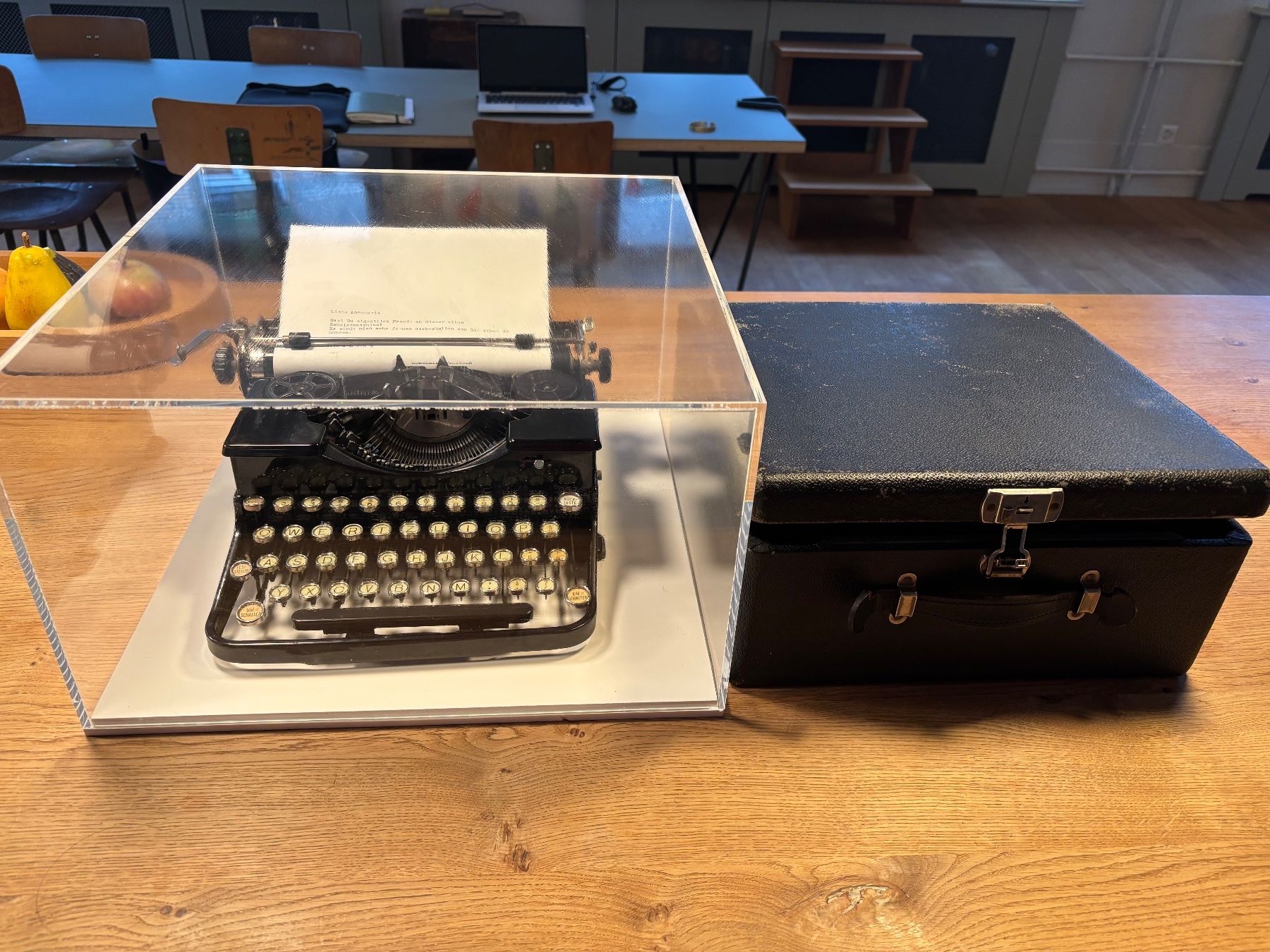 Macchine da scrivere: Schreibmaschine Royal - Vintage – Usato da Teufen AR venduto da Alex2380