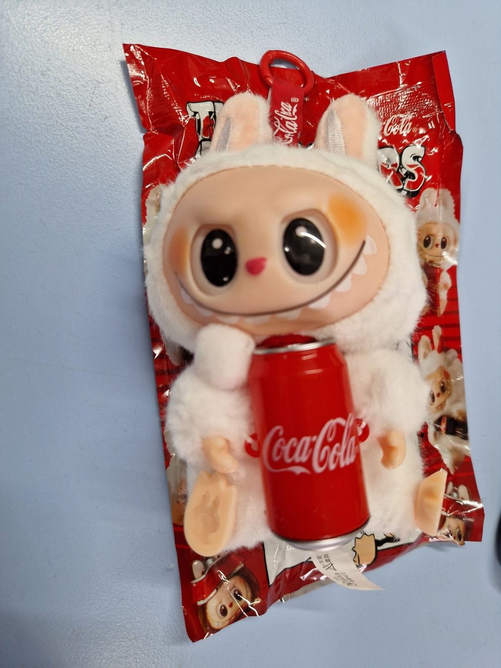 Statuette: Labubu blanc Coca cola NEUF 17 cm – Nuovo e nell'imballaggio originale da St-Imier venduto da goodber 3