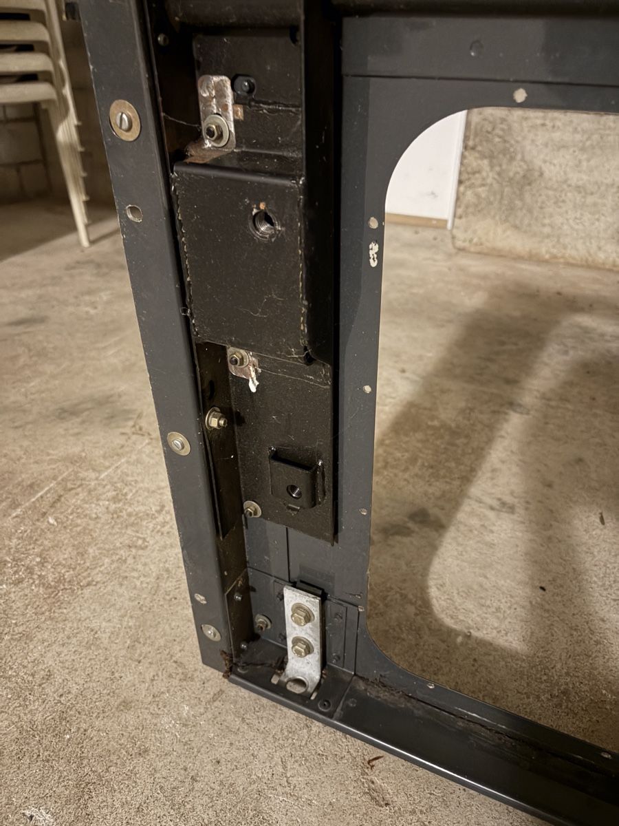 Land Rover Tutti pezzi di ricambio auto: Seitenteile zu Landrover 110 – Difettoso da Herzogenbuchsee venduto da Wels1964 4