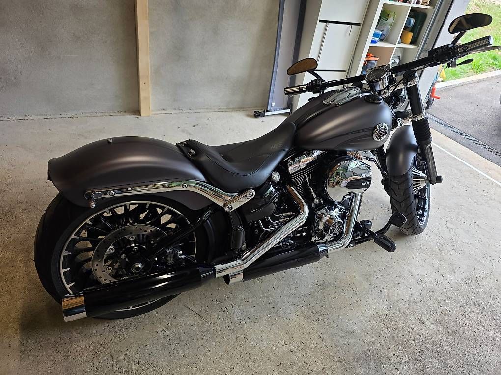 Cruisers: Harley-Davidson Softail Breakout FXSB – D'occasion à Dombresson par 00jr