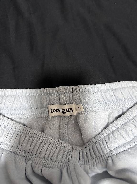 Pantaloni: Basiguy. Short Bleu Clair Taille L – Usato da Chézard-St-Martin venduto da keke_0675 1