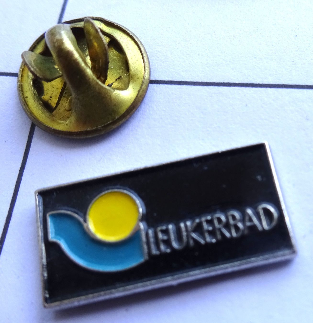 Placchette & Badge: Pin Leukerbad dunkelblau – Usato da Utzenstorf venduto da BUtter81