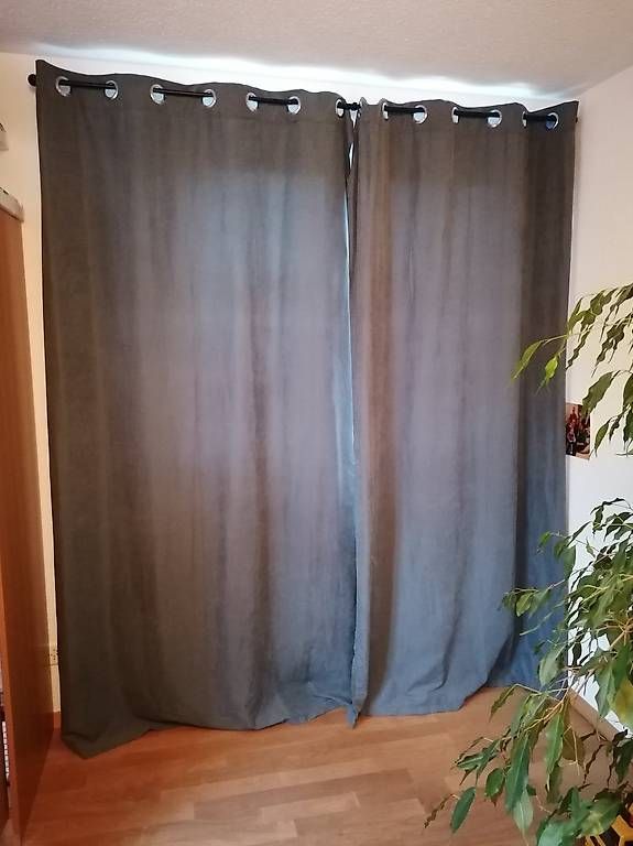 Rideaux: Verdunklungsvorhang mit Stange – D'occasion à Steinen par ems_dave