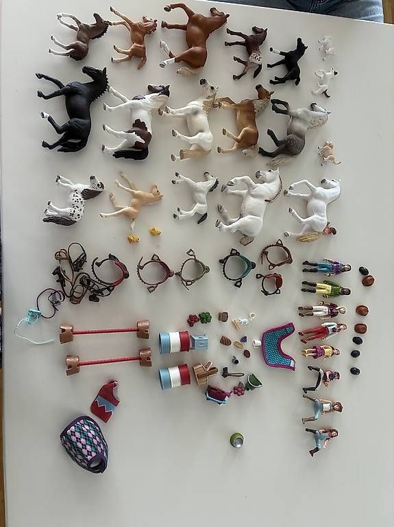 Jouets: Schleich divers chevaux et accessoires  – D'occasion à Chavannes-Renens par PsyKOrion