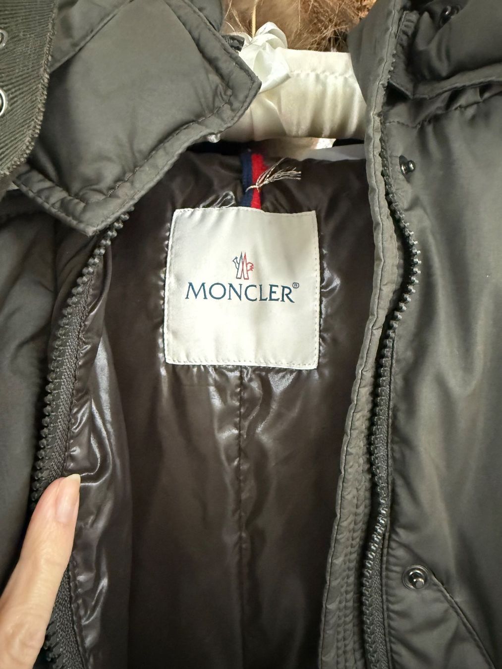 Moncler Cappotti: Moncler Parka mit Fellkapuze – Usato da Lutzenberg venduto da Schatzkiste88 4