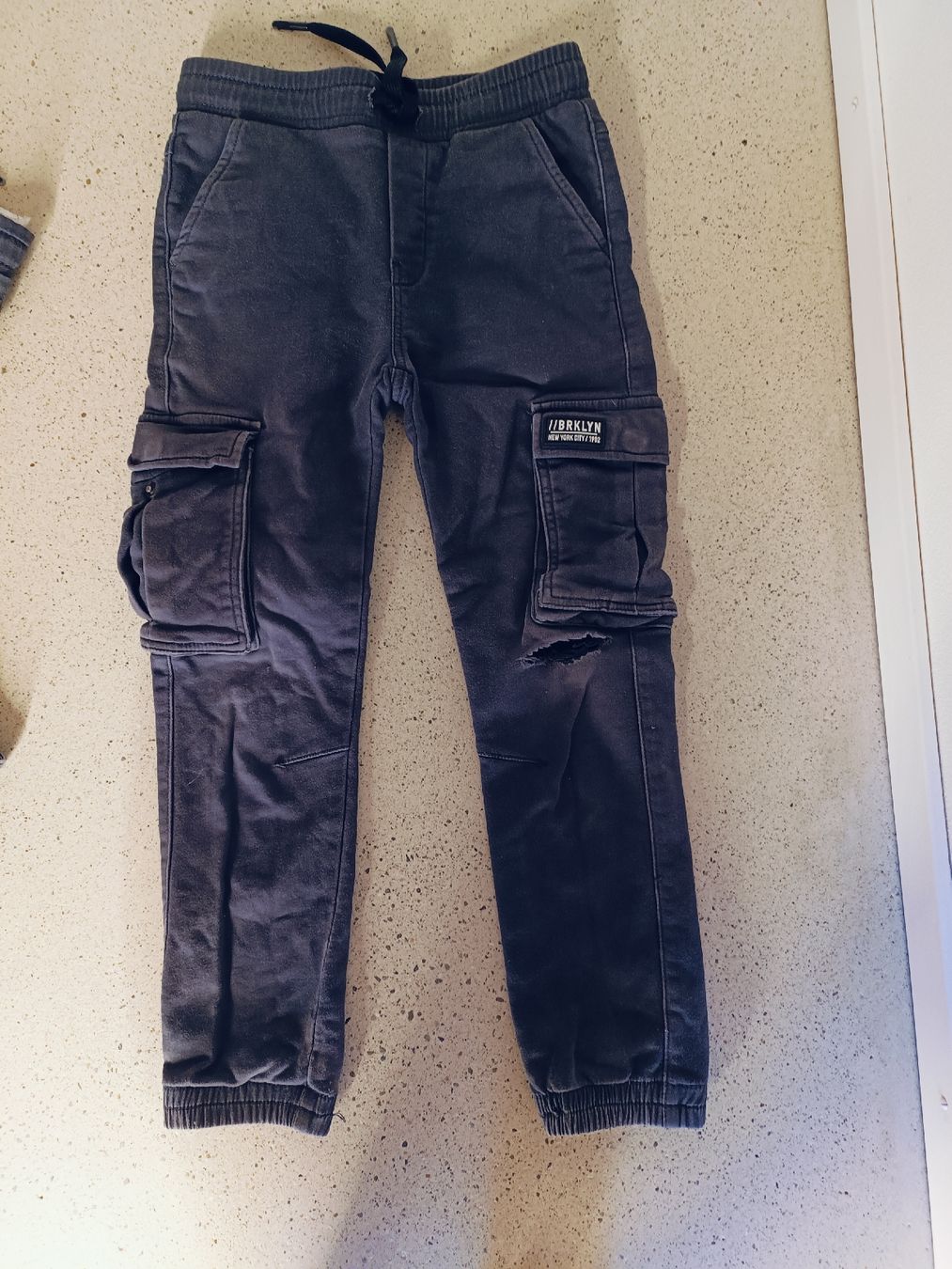 Pantalons: 2 Cargohosen Gr. 122 – D'occasion à Humlikon par Zitrone011