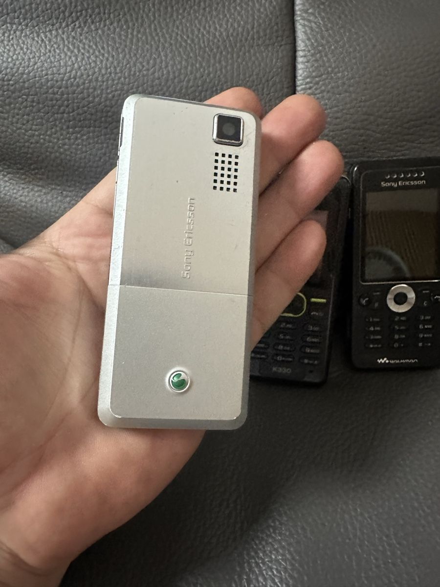 Ericsson Telefoni cellulari / Smartphones: Sony Ericsson Handy Konvolut 3x – Difettoso da Heerbrugg venduto da Amazon38 1