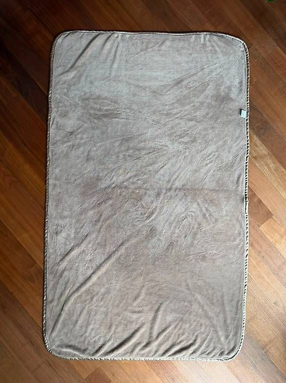 Decken: Brookstone NAP plush blanket – Gebraucht aus Zürich von emi_j76q 1