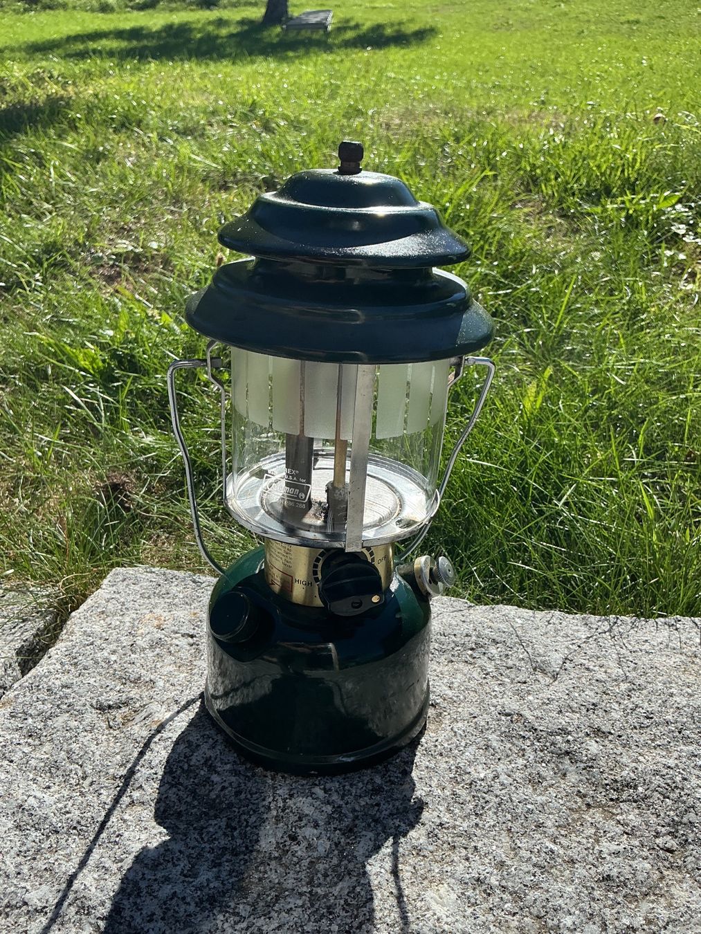Coleman Lampade & Luci: Benzinlampe / Starklichtlampe – Usato da Holderbank SO venduto da Eis.am.Stiel