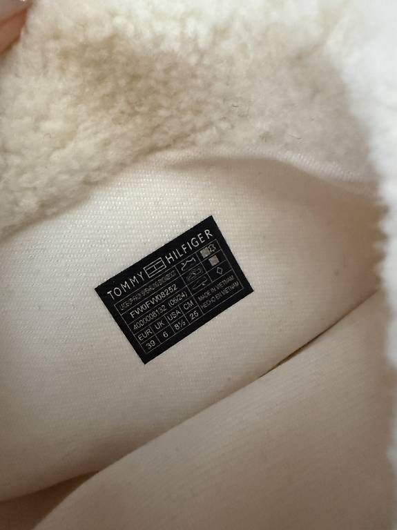 Chaussures femmes: Tommy Hilfiger Winterstiefel – D'occasion à Zwingen par KatjaM 1