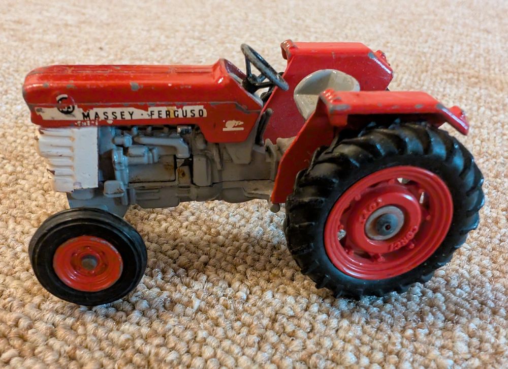 Giocattoli: Drei alte Traktoren - Ford und Massey Ferguson – Usato da Itingen venduto da wali19 2