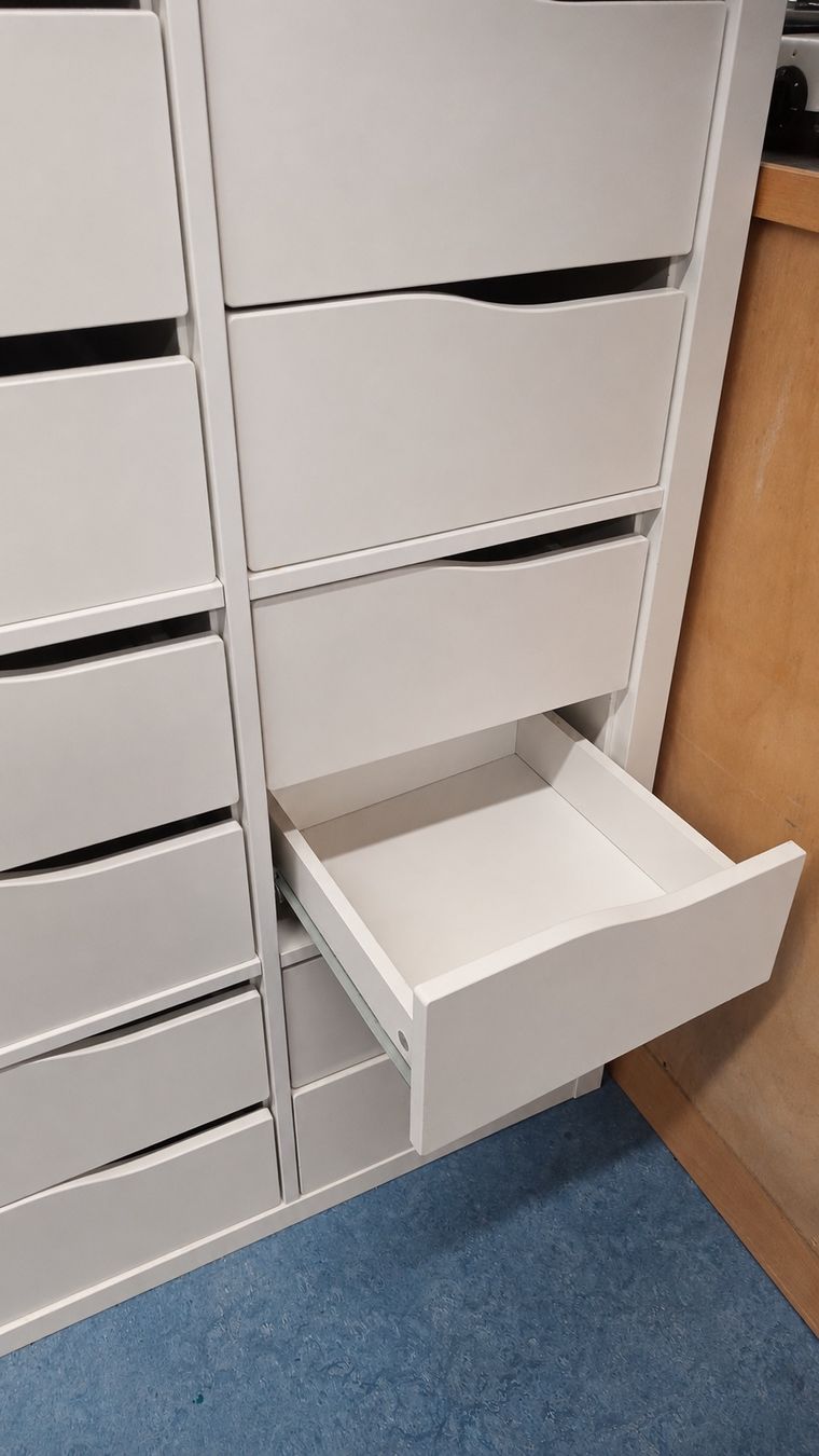 Ikea Étagères: Ikea Kallax Regal mit Schubladen – D'occasion à Meilen par Comar 2