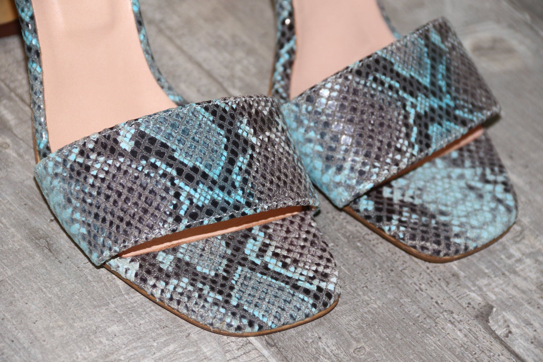 Scarpe da donna: Neue Wunderschöne Sommerschuhe Gr.38 – Nuovo (secondo la descrizione) da Oberwil-Lieli venduto da Svetlana28 1