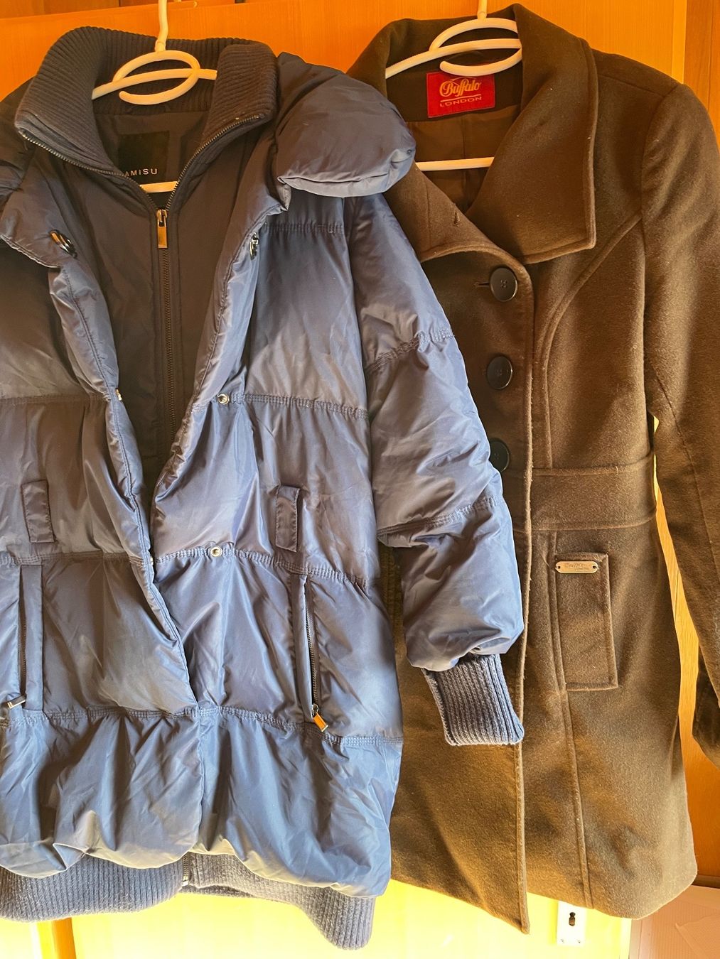 Manteaux: 2x Wintermantel Grösse S – D'occasion à Huttwil par Bolpa