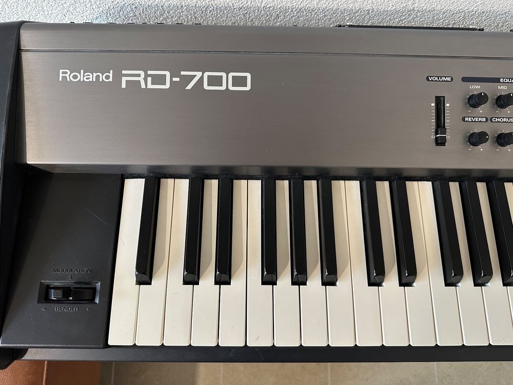 Stage Piano Roland RD-700 inkl. Klapptisch & Transporttasche (Gebraucht ...