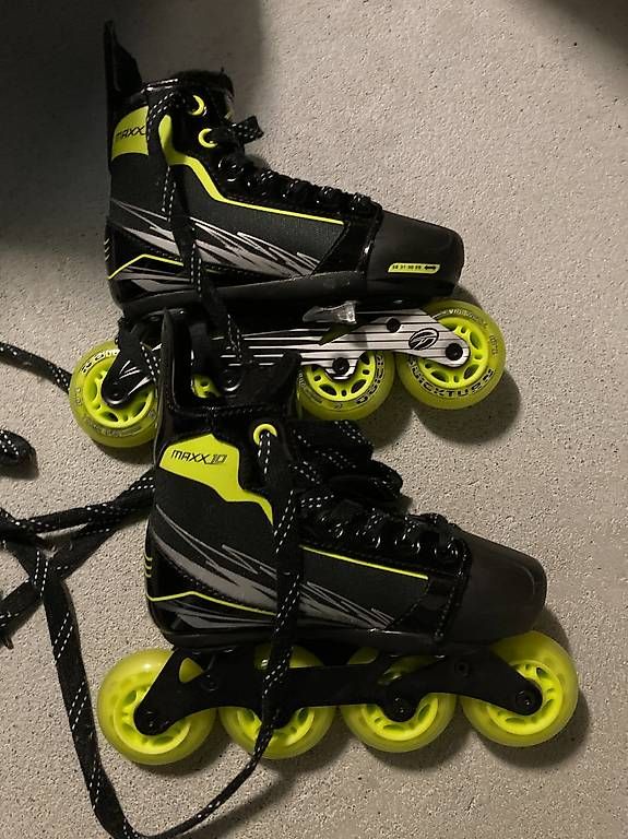 Patins à roul. & inline: Rollerblades für Kinder – D'occasion à Burgistein par Lenky2