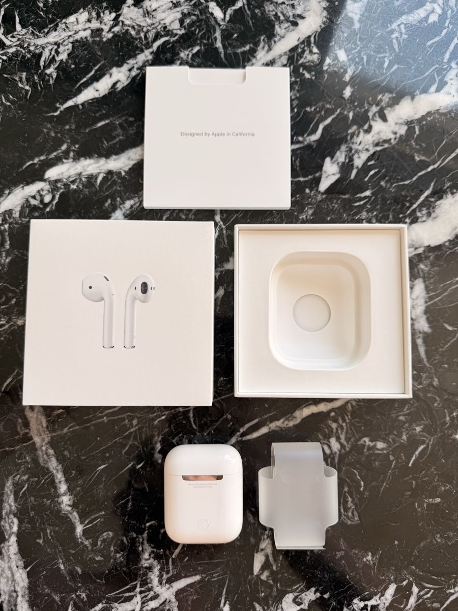 Apple Casques audio: Apple AirPods with Charging Case – Neuf avec emballage d'origine à Zürich par nicolawalter 4