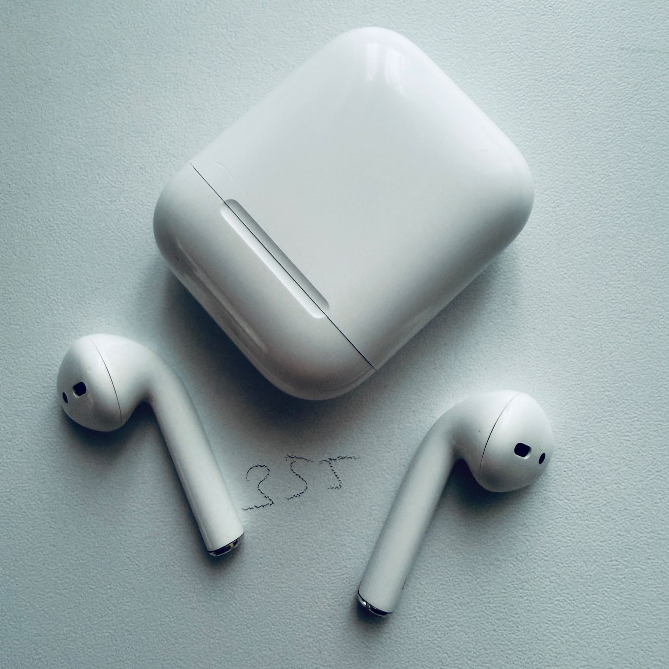Apple Kopfhörer: Original Apple AirPods 2 Gen. Wireless Kopfhörer & Case – Gebraucht aus Basel von MY.AIRPODS.SHOP 5
