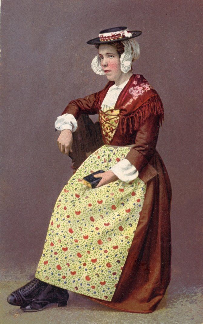Cartoline postali: Lötschental  VS   -   Tracht – Usato da Brig venduto da Valcards54