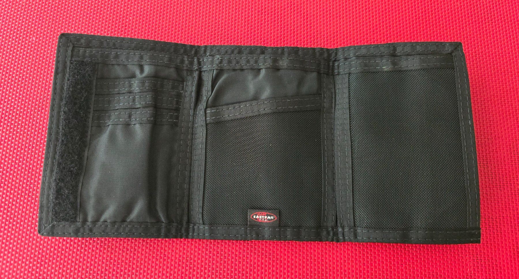 Eastpak Portafogli: Eastpak Crew Single Portemonnaie – Nuovo e nell'imballaggio originale da Wabern venduto da Irakene 3