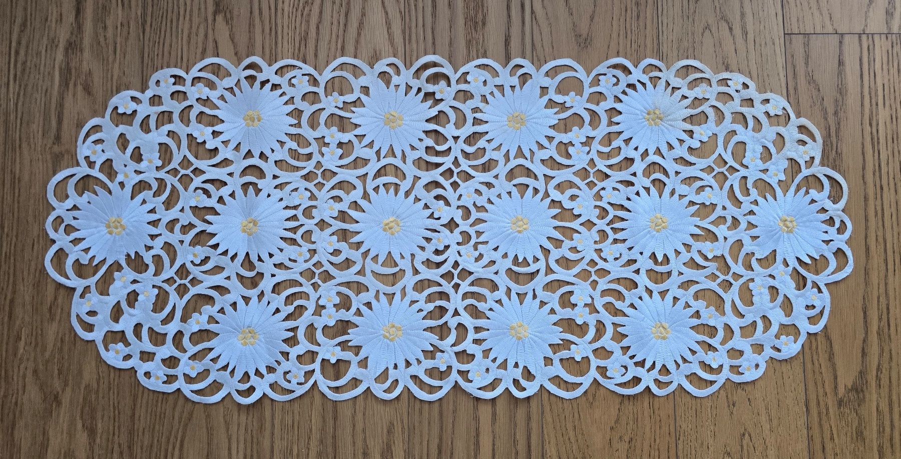 Altra biancheria da tavola: Ovaler Edelweiss Tischläufer – Nuovo (secondo la descrizione) da Wabern venduto da Irakene