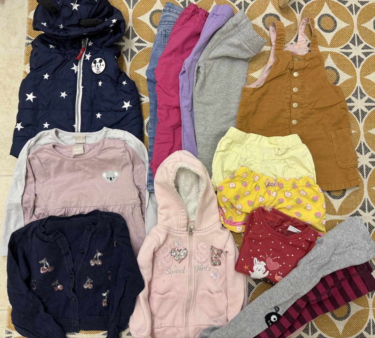 Lotti & Set di vestiti: Kinderkleider Grösse 92 – Usato da Oberrohrdorf venduto da Rgf_b21