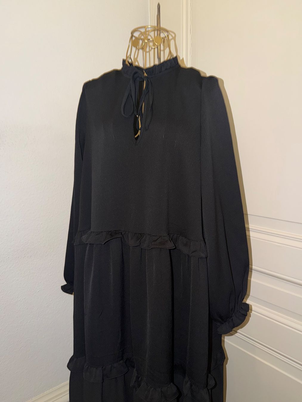 Kleider: Neues Schwarzes, elegantes Maxikleid mit Rüschen Gr L – Neu und originalverpackt aus Basel von Blausara707 2