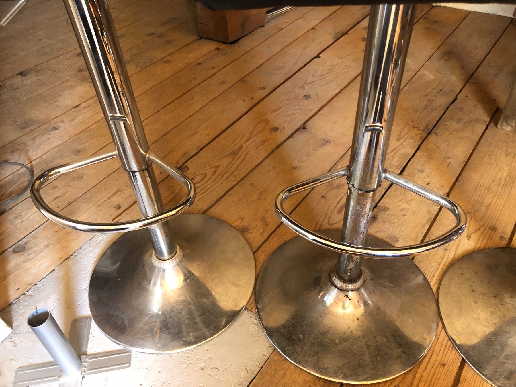 Hochstühle: 4 chaises de bar réglables – Gebraucht aus Chénens von Touta1franc 8