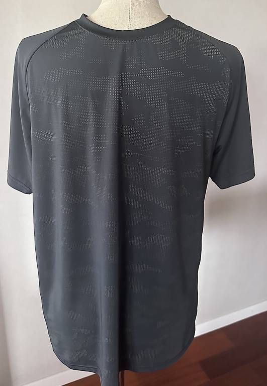 T-shirt: Trainings-Shirt Gr.M – Usato da Würenlos venduto da avauva