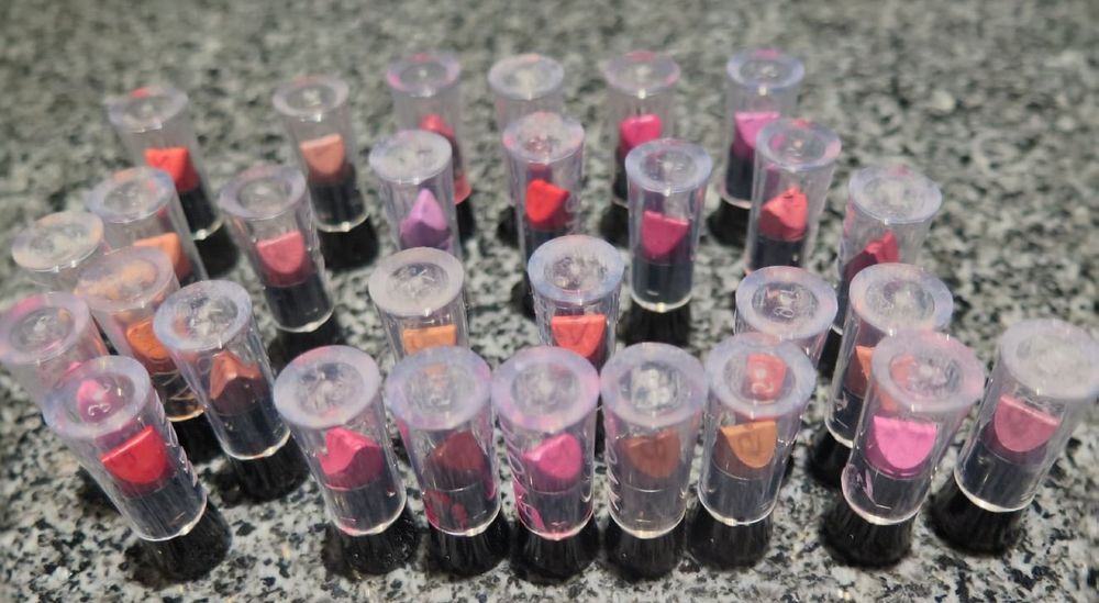DEBORAH Lippenstift – Verwöhnende Pflege, Intensive Farbe, 18,1 G