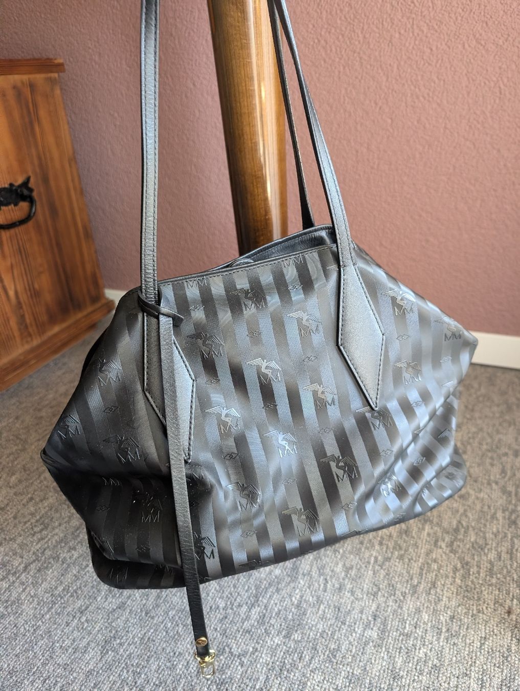 Maison Mollerus Borse da donna: MCM Mollerus Tasche schwarz gestreift Handtasche – Usato da Bern venduto da Hingerdiramueberbiet 3