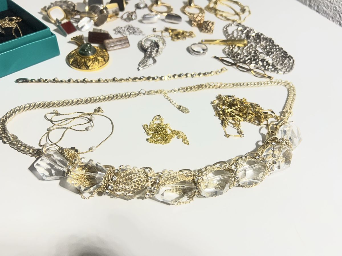 Autres bijoux: Lot de bijoux anciens – D'occasion à St-Pierre-Clages par ste_xk6p 6