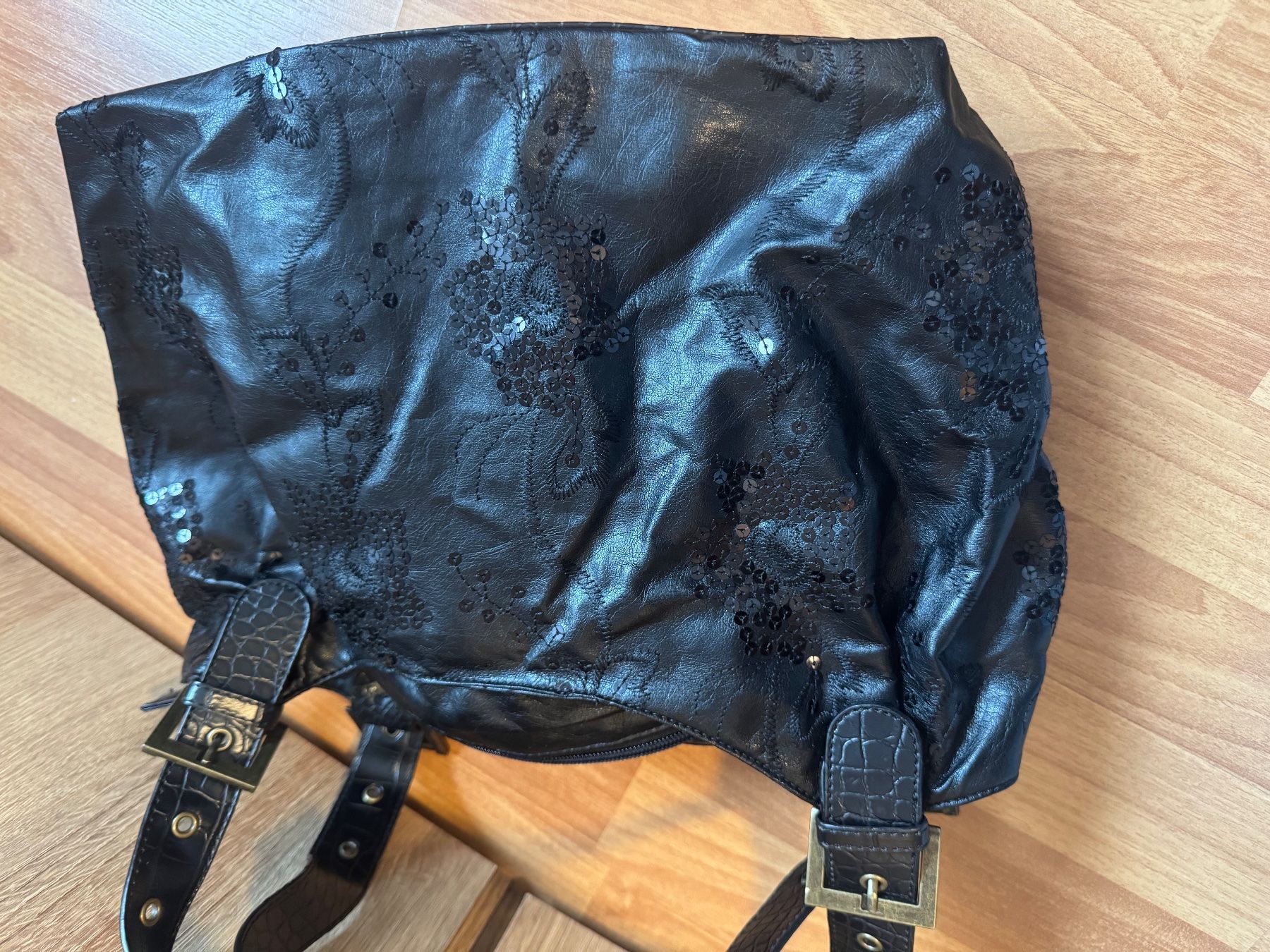 Sacs femmes: Sac à main noir en cuir véritable, parfait – D'occasion à Martigny par Mrtygn1 7