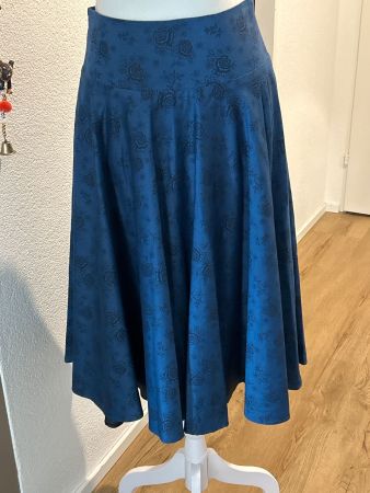 Rock blau mit Blumenmuster von Trachtmacher Gr. 34