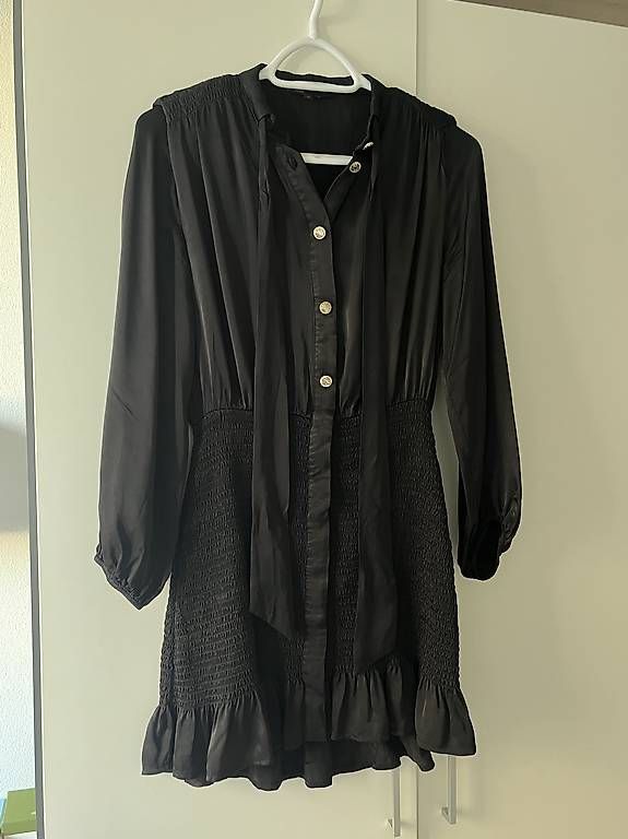 Vestiti: Robe Maje noire satinée - état parfait – Usato da Fribourg venduto da tor_2swd 4