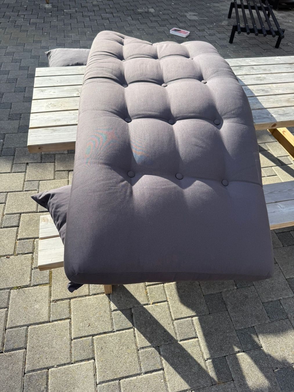 Liegen & Liegestühle: Graue Tagesliege/Couch mit Kissen – Gebraucht aus Interlaken von raphael26 5