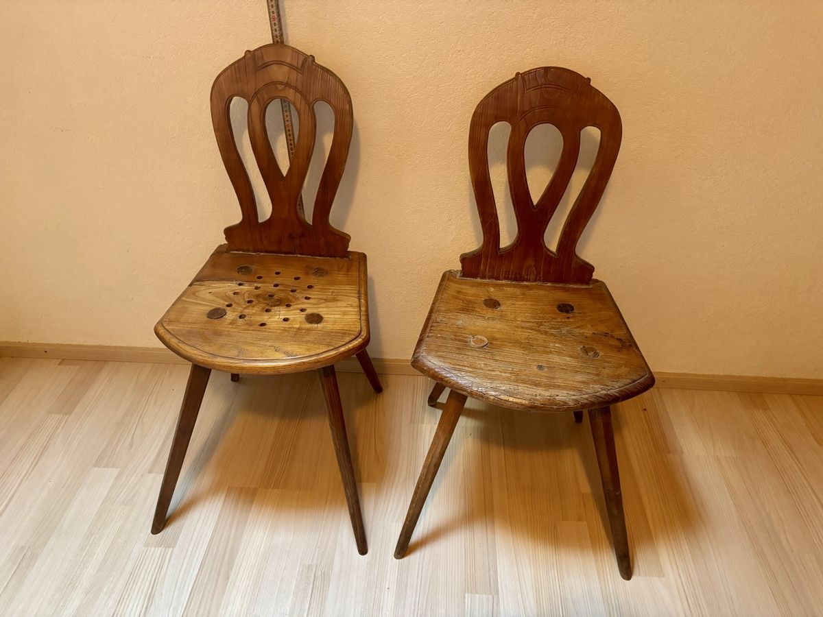 Chaises: Stühle Stabellen Holz antik – Défectueux à Gündisau par yuma06 1