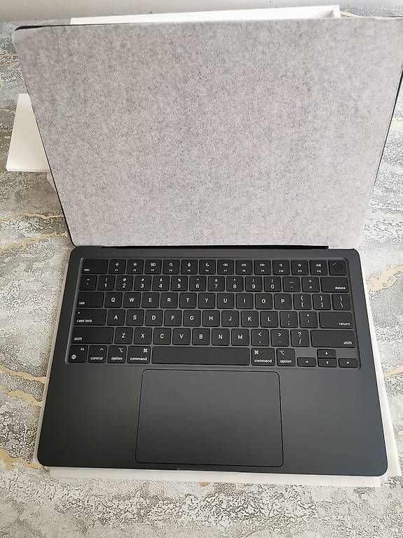 Notebook: Macbook Air NEUF 13" 8go 256go  – Usato da Le Locle venduto da agb68