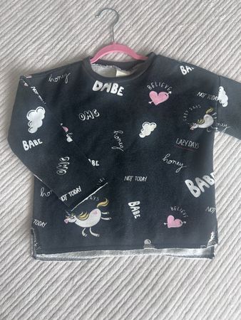 Sweater fin Zara noir, motifs cools, taille 5 ans