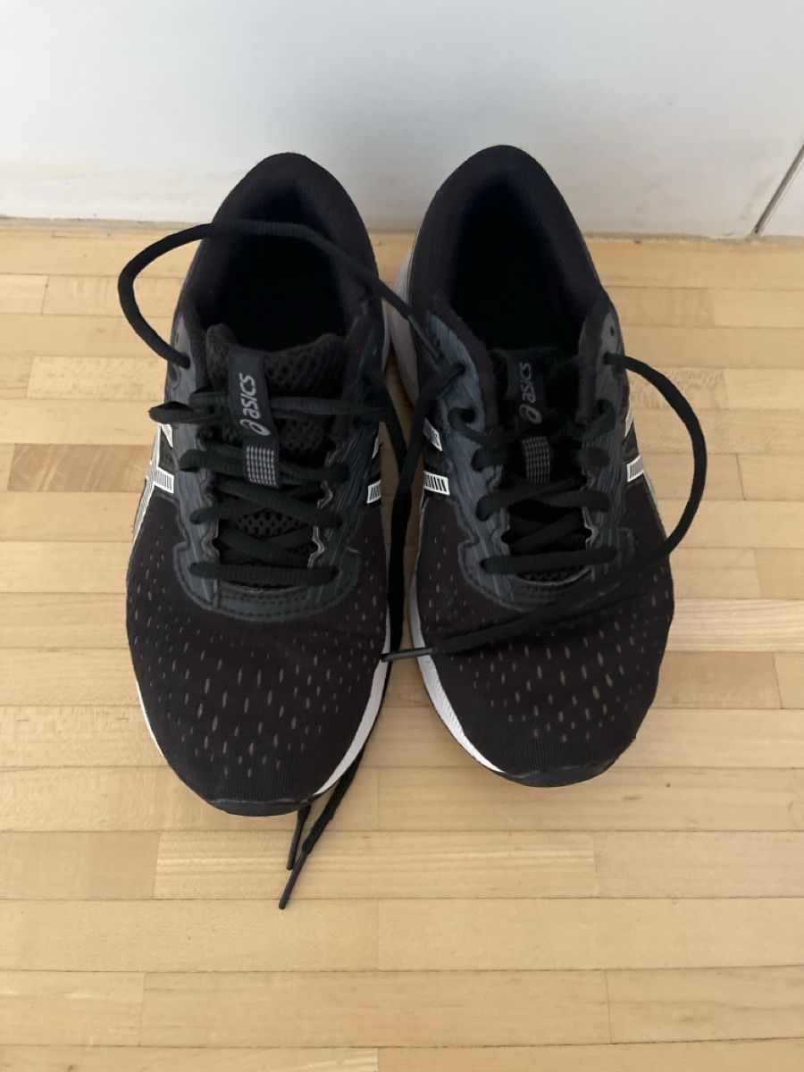 Asics Schuhe für Jungen: Asics Kinder Laufschuhe schwarz Groesse 36 – Gebraucht aus Küsnacht ZH von imaxc